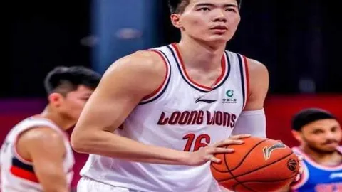 泰超劲旅主场对决，狮城黑马续写神奇