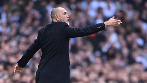 “曼联将启用可容纳10万观众的新主场”